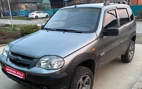 Chevrolet Niva I рестайлинг, 2010 год, 520 000 рублей, 3 фотография