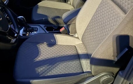 Volkswagen Tiguan II, 2020 год, 2 400 000 рублей, 4 фотография