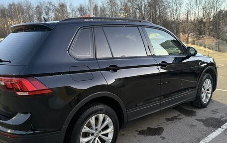 Volkswagen Tiguan II, 2020 год, 2 400 000 рублей, 13 фотография