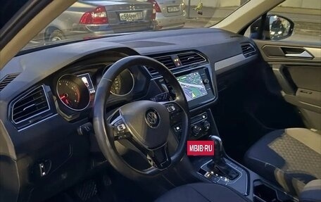 Volkswagen Tiguan II, 2020 год, 2 400 000 рублей, 2 фотография