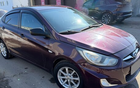 Hyundai Solaris II рестайлинг, 2011 год, 620 000 рублей, 1 фотография