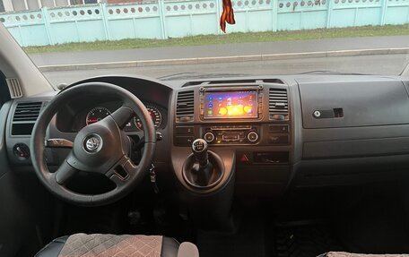 Volkswagen Caravelle T5, 2011 год, 1 600 000 рублей, 10 фотография