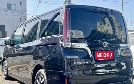 Toyota Esquire I, 2019 год, 2 030 000 рублей, 2 фотография