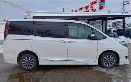 Toyota Esquire I, 2018 год, 1 990 000 рублей, 3 фотография