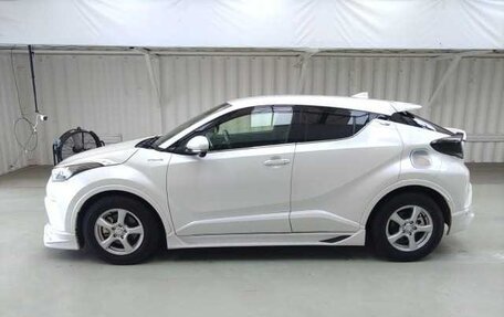 Toyota C-HR I рестайлинг, 2017 год, 1 780 000 рублей, 5 фотография