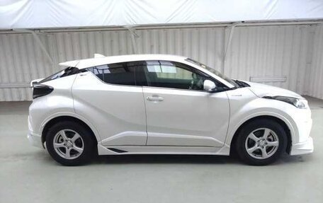 Toyota C-HR I рестайлинг, 2017 год, 1 780 000 рублей, 4 фотография