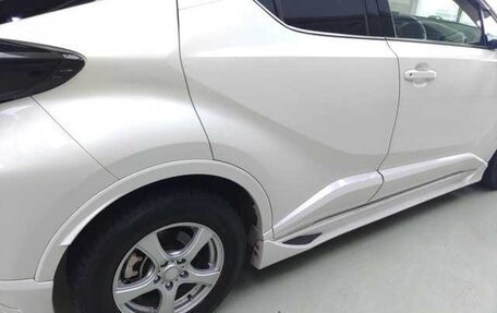 Toyota C-HR I рестайлинг, 2017 год, 1 780 000 рублей, 15 фотография