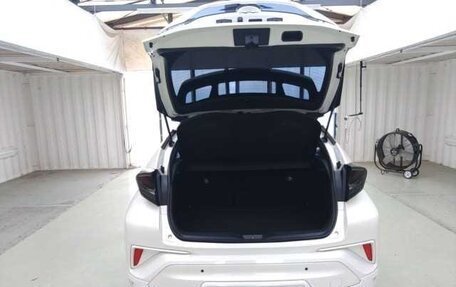 Toyota C-HR I рестайлинг, 2017 год, 1 780 000 рублей, 10 фотография