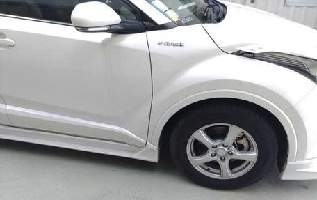 Toyota C-HR I рестайлинг, 2017 год, 1 780 000 рублей, 14 фотография