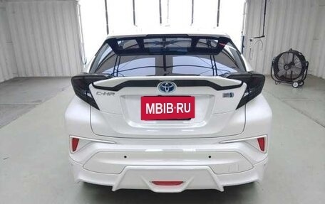 Toyota C-HR I рестайлинг, 2017 год, 1 780 000 рублей, 7 фотография