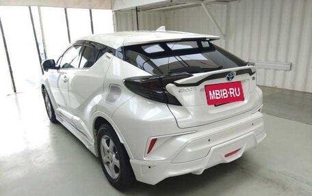 Toyota C-HR I рестайлинг, 2017 год, 1 780 000 рублей, 8 фотография