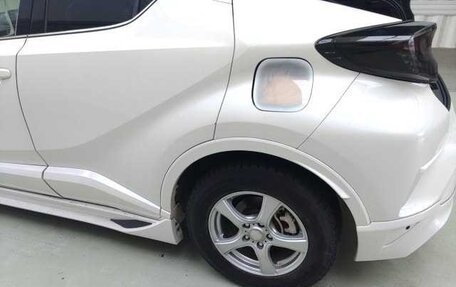 Toyota C-HR I рестайлинг, 2017 год, 1 780 000 рублей, 16 фотография