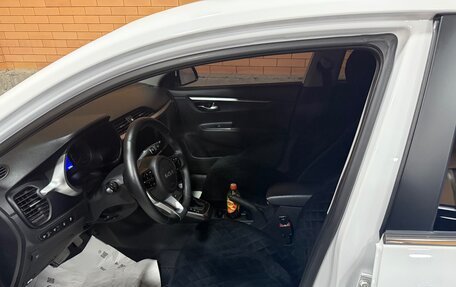 KIA Rio IV, 2021 год, 1 850 000 рублей, 2 фотография