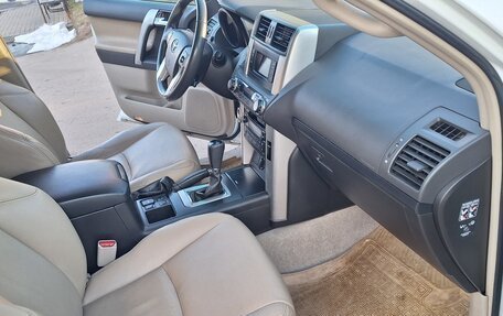 Toyota Land Cruiser Prado 150 рестайлинг 2, 2010 год, 2 899 000 рублей, 25 фотография