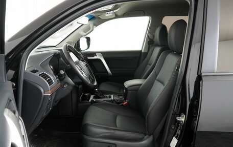 Toyota Land Cruiser Prado 150 рестайлинг 2, 2021 год, 7 400 000 рублей, 8 фотография