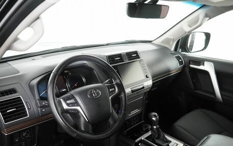 Toyota Land Cruiser Prado 150 рестайлинг 2, 2021 год, 7 400 000 рублей, 9 фотография