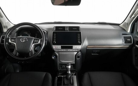 Toyota Land Cruiser Prado 150 рестайлинг 2, 2021 год, 7 400 000 рублей, 12 фотография