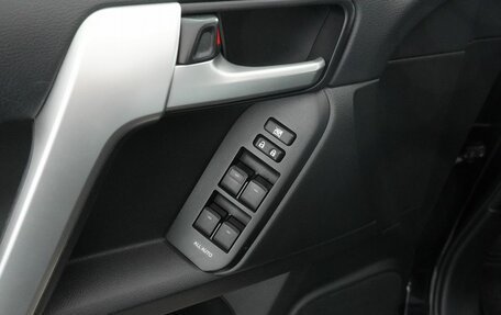 Toyota Land Cruiser Prado 150 рестайлинг 2, 2021 год, 7 400 000 рублей, 15 фотография