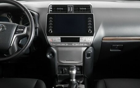 Toyota Land Cruiser Prado 150 рестайлинг 2, 2021 год, 7 400 000 рублей, 13 фотография