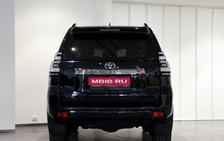 Toyota Land Cruiser Prado 150 рестайлинг 2, 2021 год, 7 400 000 рублей, 4 фотография