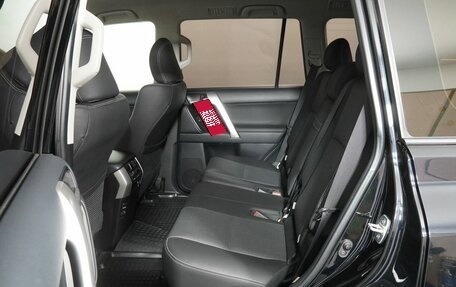 Toyota Land Cruiser Prado 150 рестайлинг 2, 2021 год, 7 400 000 рублей, 10 фотография