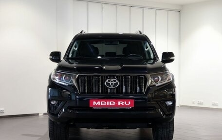 Toyota Land Cruiser Prado 150 рестайлинг 2, 2021 год, 7 400 000 рублей, 2 фотография