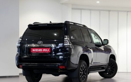 Toyota Land Cruiser Prado 150 рестайлинг 2, 2021 год, 7 400 000 рублей, 3 фотография