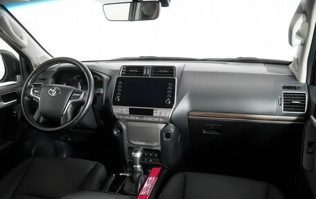 Toyota Land Cruiser Prado 150 рестайлинг 2, 2021 год, 7 400 000 рублей, 11 фотография