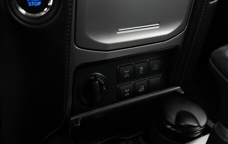 Toyota Land Cruiser Prado 150 рестайлинг 2, 2021 год, 7 400 000 рублей, 23 фотография