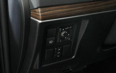 Toyota Land Cruiser Prado 150 рестайлинг 2, 2021 год, 7 400 000 рублей, 21 фотография