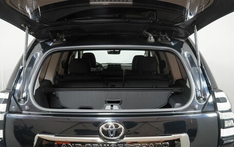 Toyota Land Cruiser Prado 150 рестайлинг 2, 2021 год, 7 400 000 рублей, 26 фотография