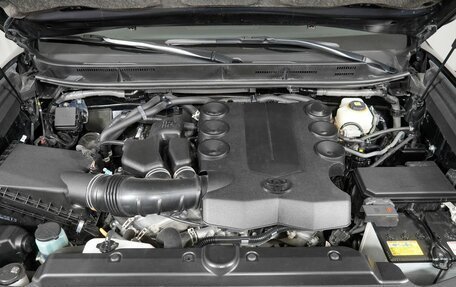 Toyota Land Cruiser Prado 150 рестайлинг 2, 2021 год, 7 400 000 рублей, 28 фотография