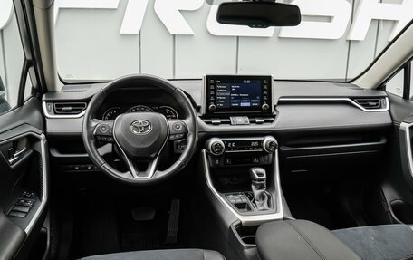 Toyota RAV4, 2021 год, 3 290 000 рублей, 6 фотография