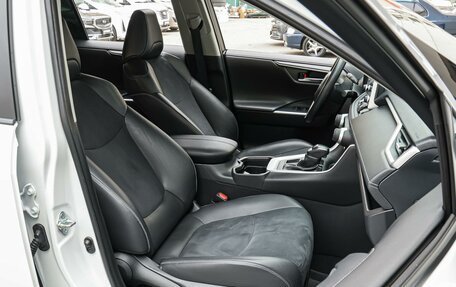 Toyota RAV4, 2021 год, 3 290 000 рублей, 8 фотография