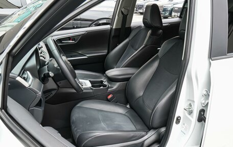 Toyota RAV4, 2021 год, 3 290 000 рублей, 10 фотография