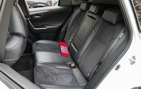 Toyota RAV4, 2021 год, 3 290 000 рублей, 9 фотография