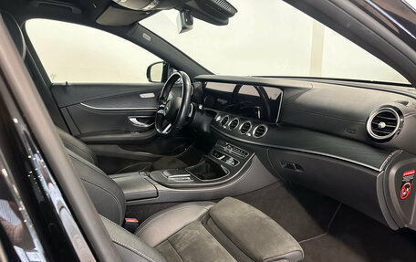 Mercedes-Benz E-Класс, 2021 год, 5 090 000 рублей, 28 фотография