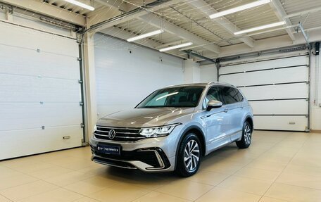 Volkswagen Tiguan II, 2021 год, 3 999 900 рублей, 2 фотография