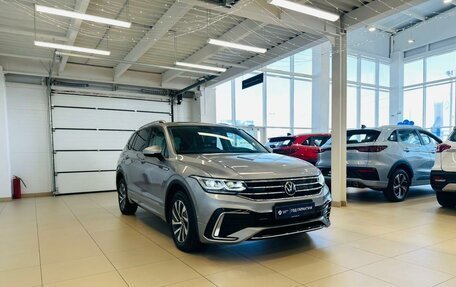 Volkswagen Tiguan II, 2021 год, 3 999 900 рублей, 8 фотография
