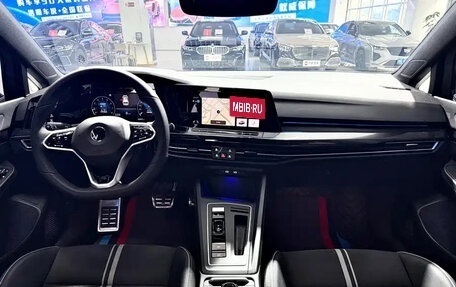 Volkswagen Golf VIII, 2023 год, 1 850 000 рублей, 10 фотография