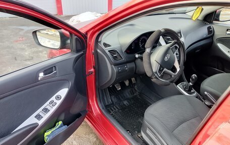 Hyundai Solaris II рестайлинг, 2011 год, 670 000 рублей, 9 фотография