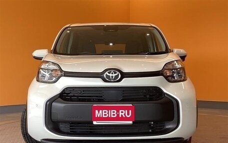 Toyota Sienta, 2023 год, 1 320 000 рублей, 2 фотография