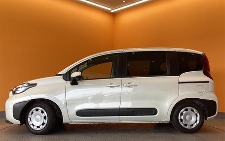 Toyota Sienta, 2023 год, 1 320 000 рублей, 4 фотография