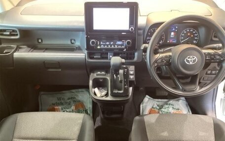 Toyota Sienta, 2023 год, 1 320 000 рублей, 11 фотография