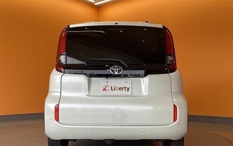 Toyota Sienta, 2023 год, 1 320 000 рублей, 6 фотография