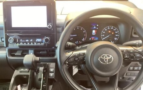 Toyota Sienta, 2023 год, 1 320 000 рублей, 12 фотография