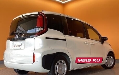 Toyota Sienta, 2023 год, 1 320 000 рублей, 7 фотография