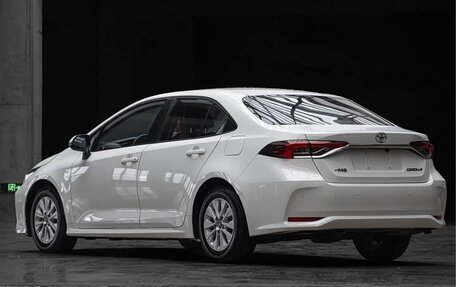 Toyota Corolla, 2022 год, 1 300 000 рублей, 5 фотография