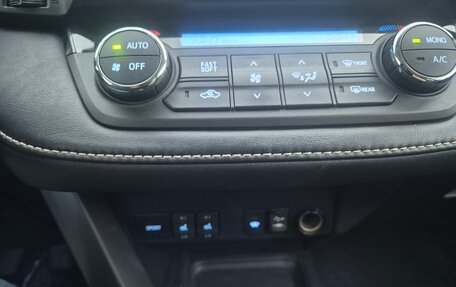 Toyota RAV4, 2017 год, 1 950 000 рублей, 14 фотография