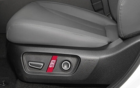 Toyota RAV4, 2025 год, 3 355 229 рублей, 22 фотография